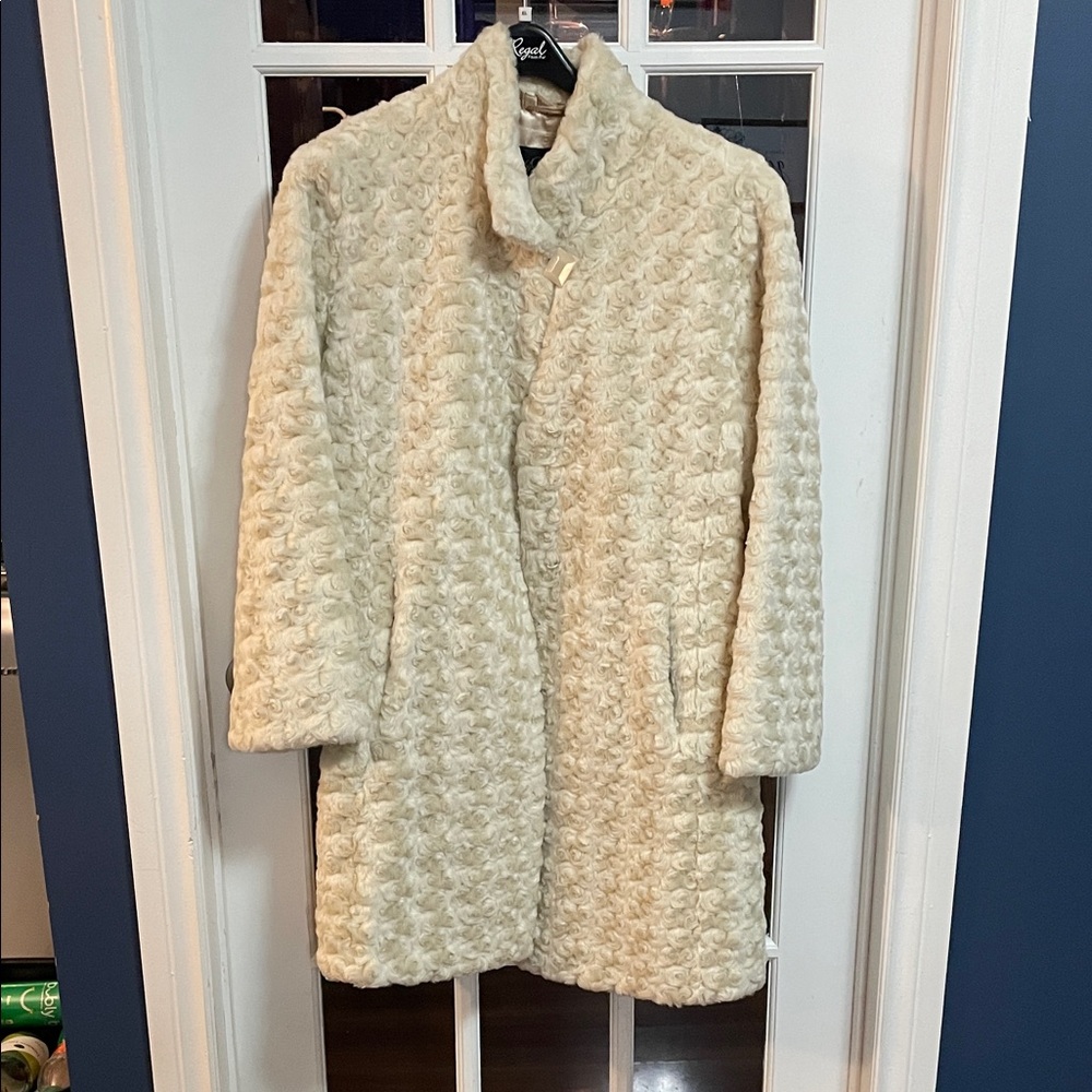 Elegant Cream Textured Women's Coat